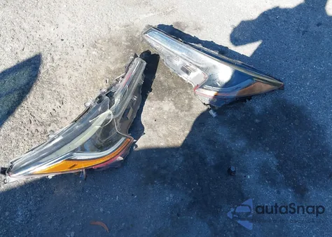 2020 Toyota Corolla Le z USA, uszkodzony, nr VIN 5YFEPRAE8LP072199